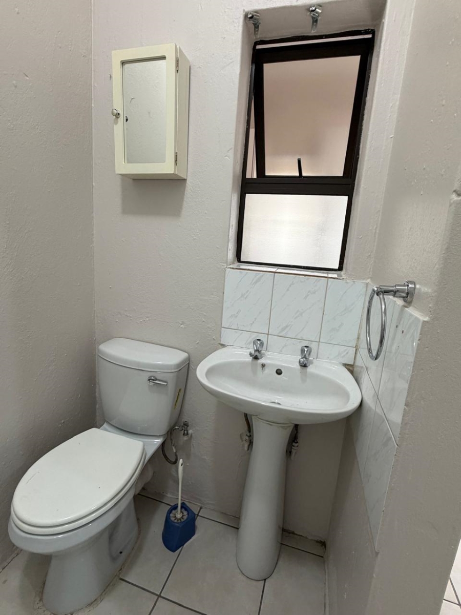To Let 1 Bedroom Property for Rent in Sunward Park Gauteng