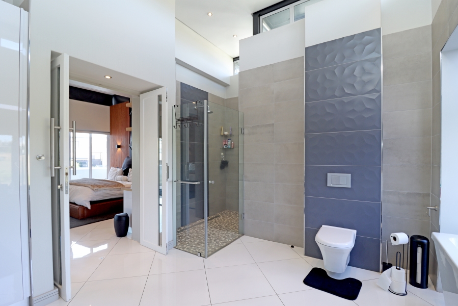 To Let 4 Bedroom Property for Rent in Waterfall Country Village Gauteng
