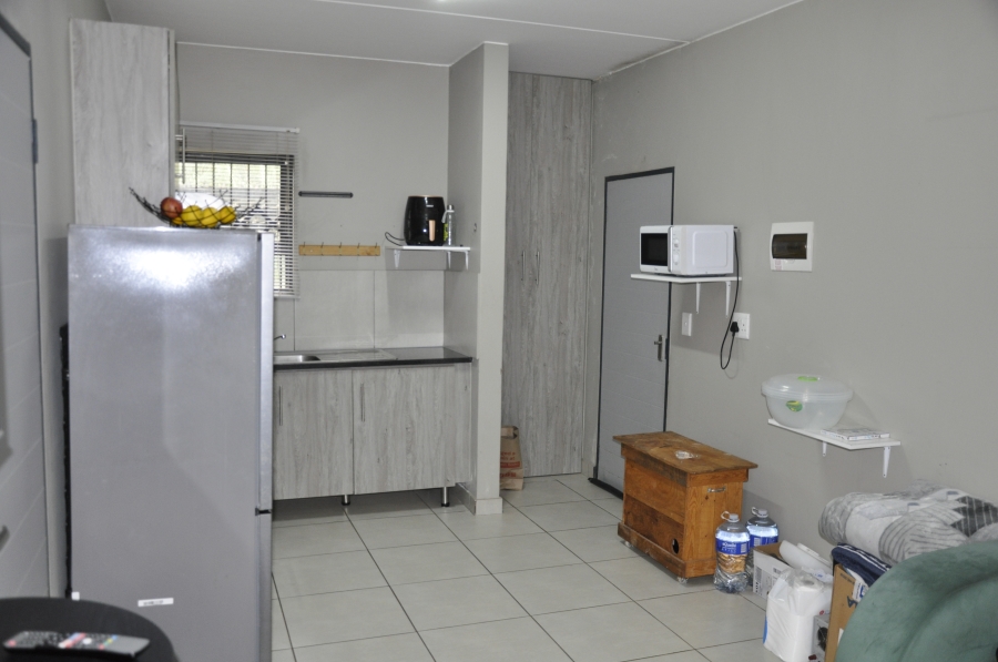 1 Bedroom Property for Sale in Glen Austin Gauteng