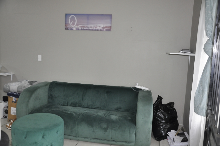 1 Bedroom Property for Sale in Glen Austin Gauteng