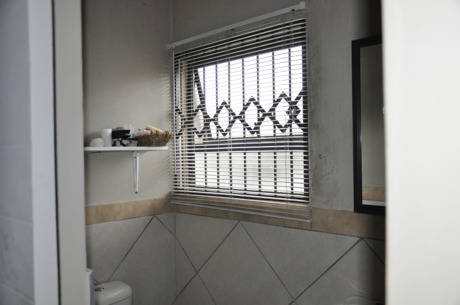 1 Bedroom Property for Sale in Glen Austin Gauteng