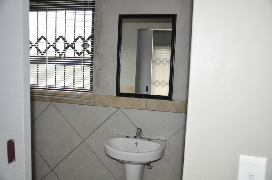 1 Bedroom Property for Sale in Glen Austin Gauteng