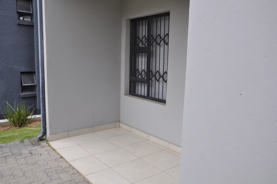 1 Bedroom Property for Sale in Glen Austin Gauteng