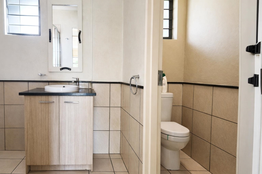To Let 1 Bedroom Property for Rent in The Paddocks Gauteng