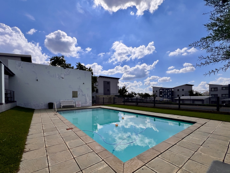 To Let 1 Bedroom Property for Rent in The Paddocks Gauteng