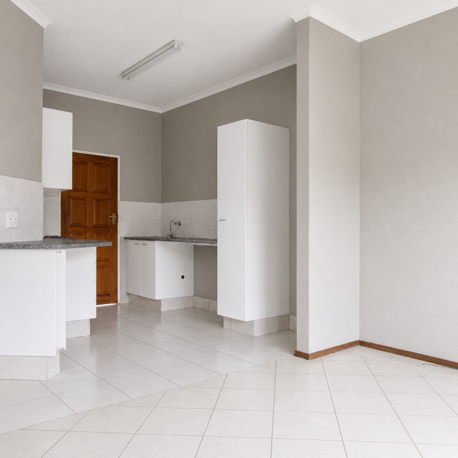 2 Bedroom Property for Sale in Roodekrans Gauteng