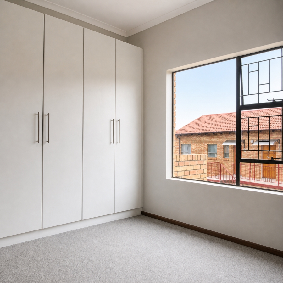 2 Bedroom Property for Sale in Roodekrans Gauteng