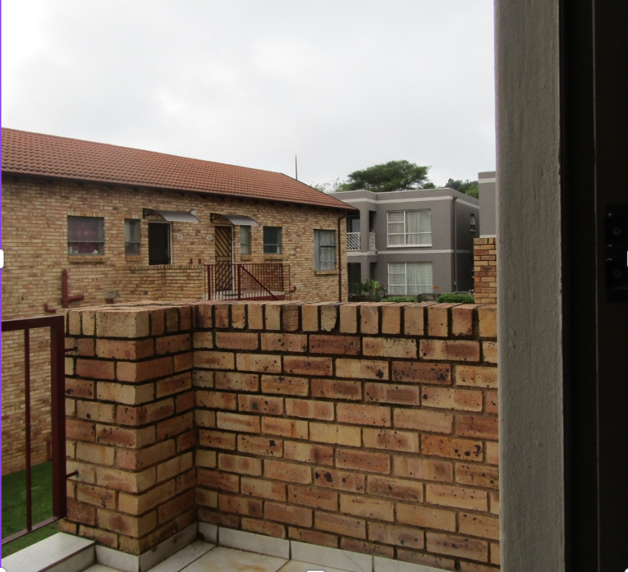 2 Bedroom Property for Sale in Roodekrans Gauteng