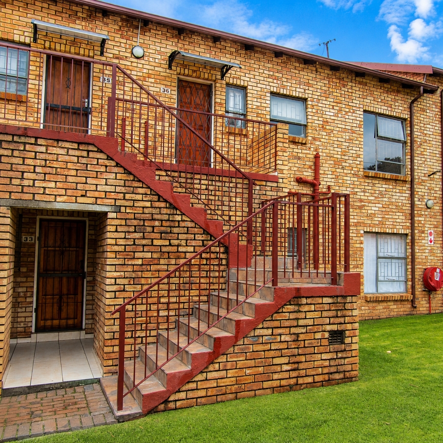 2 Bedroom Property for Sale in Roodekrans Gauteng