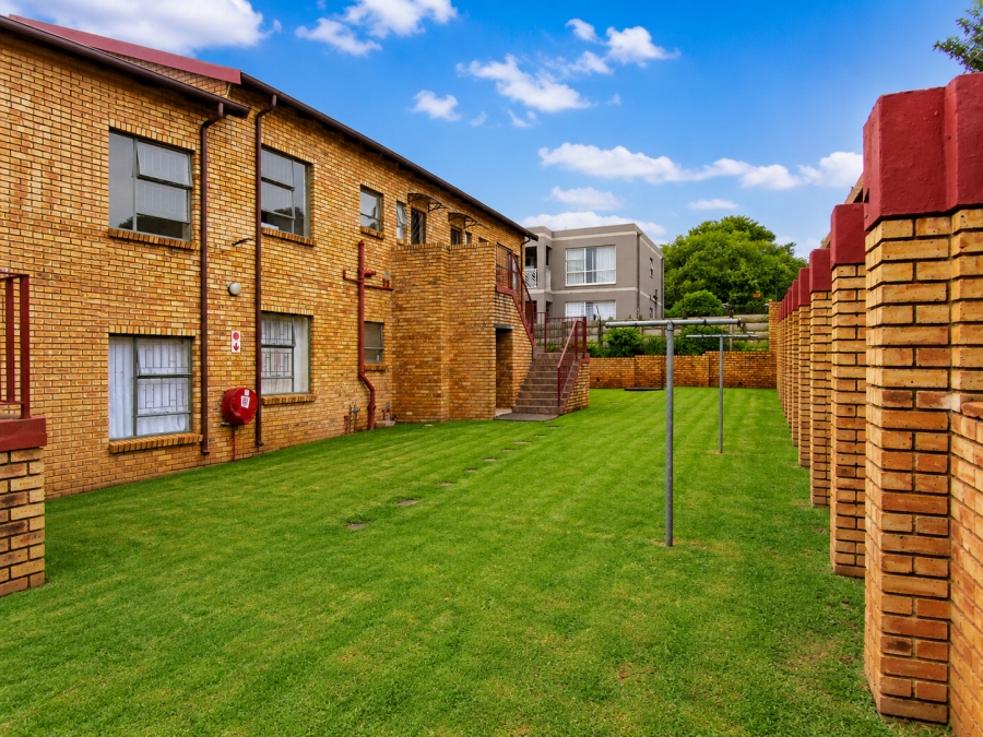 2 Bedroom Property for Sale in Roodekrans Gauteng