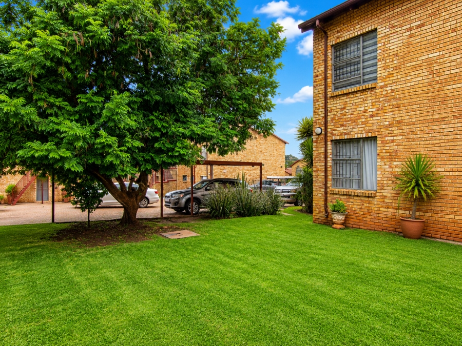 2 Bedroom Property for Sale in Roodekrans Gauteng