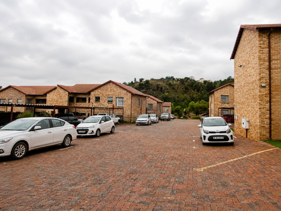 2 Bedroom Property for Sale in Roodekrans Gauteng