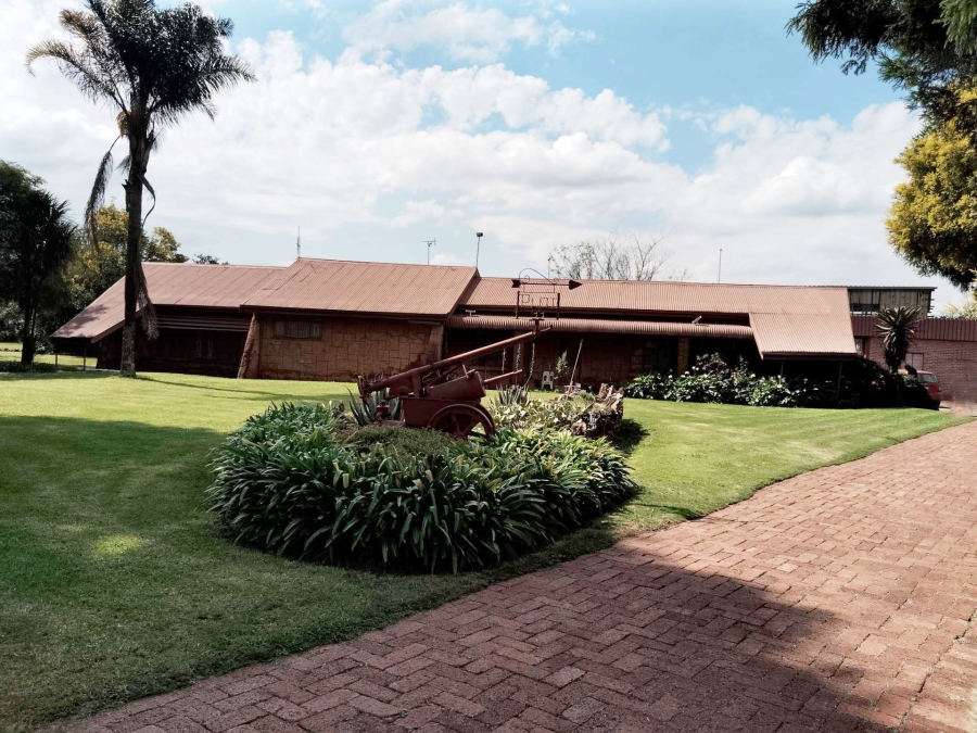 6 Bedroom Property for Sale in Andeon AH Gauteng