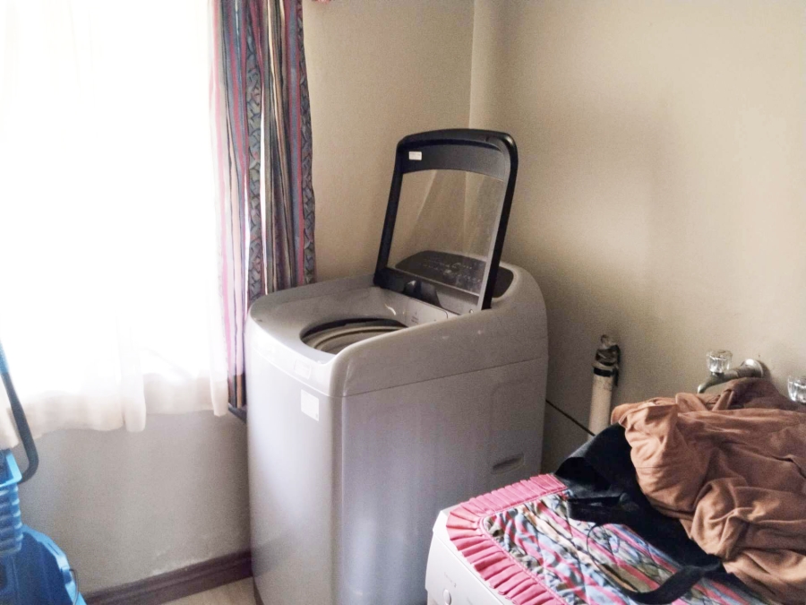 6 Bedroom Property for Sale in Andeon AH Gauteng