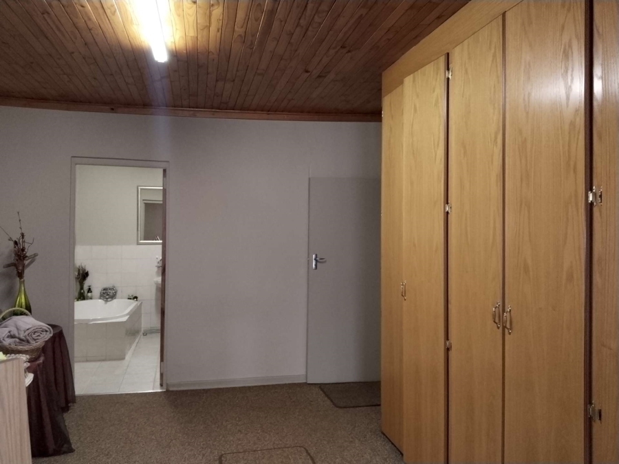 6 Bedroom Property for Sale in Andeon AH Gauteng