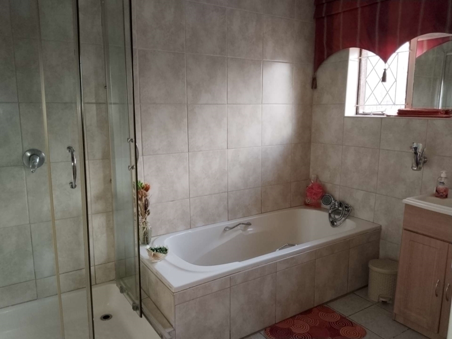 6 Bedroom Property for Sale in Andeon AH Gauteng