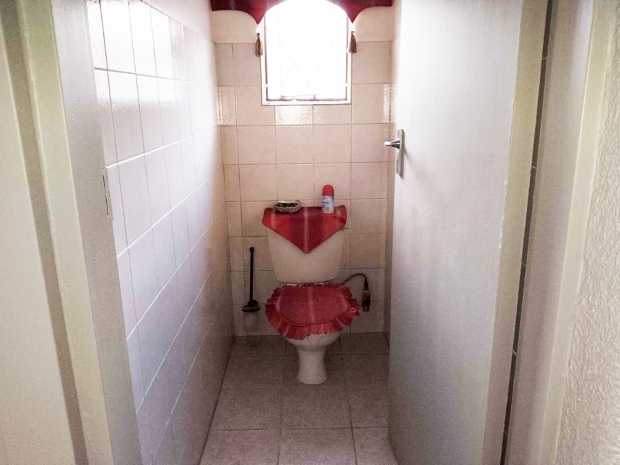 6 Bedroom Property for Sale in Andeon AH Gauteng