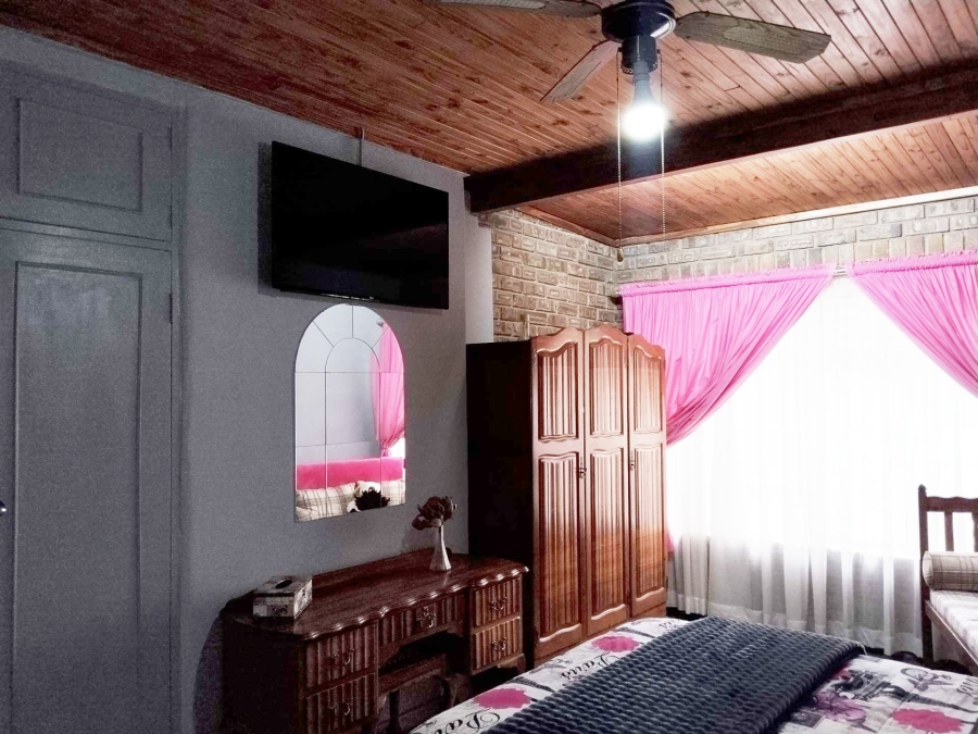6 Bedroom Property for Sale in Andeon AH Gauteng