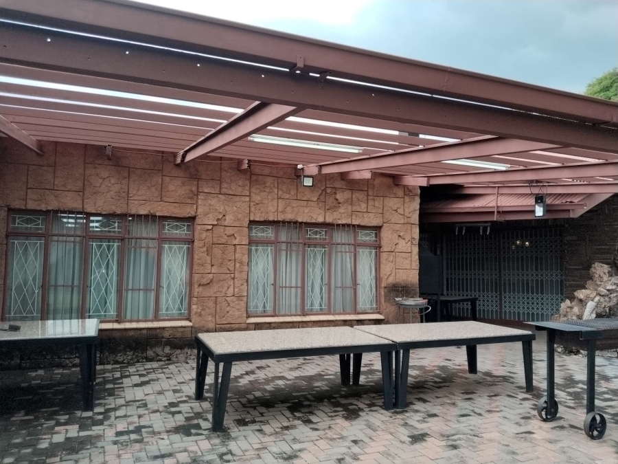 6 Bedroom Property for Sale in Andeon AH Gauteng