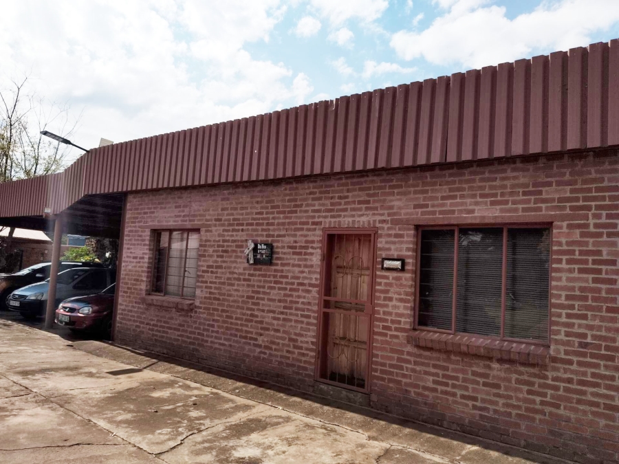6 Bedroom Property for Sale in Andeon AH Gauteng