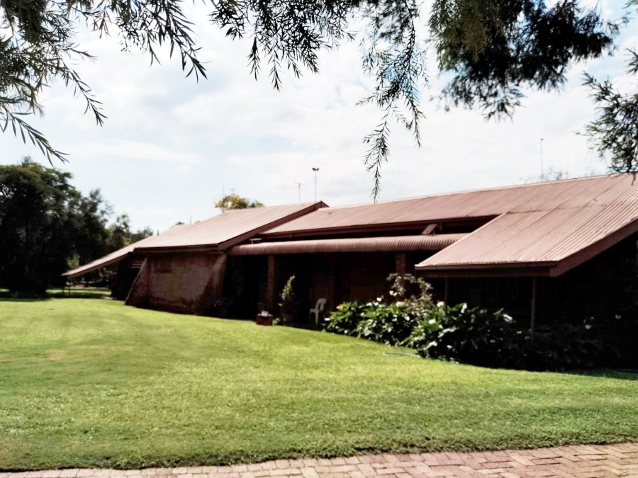 6 Bedroom Property for Sale in Andeon AH Gauteng