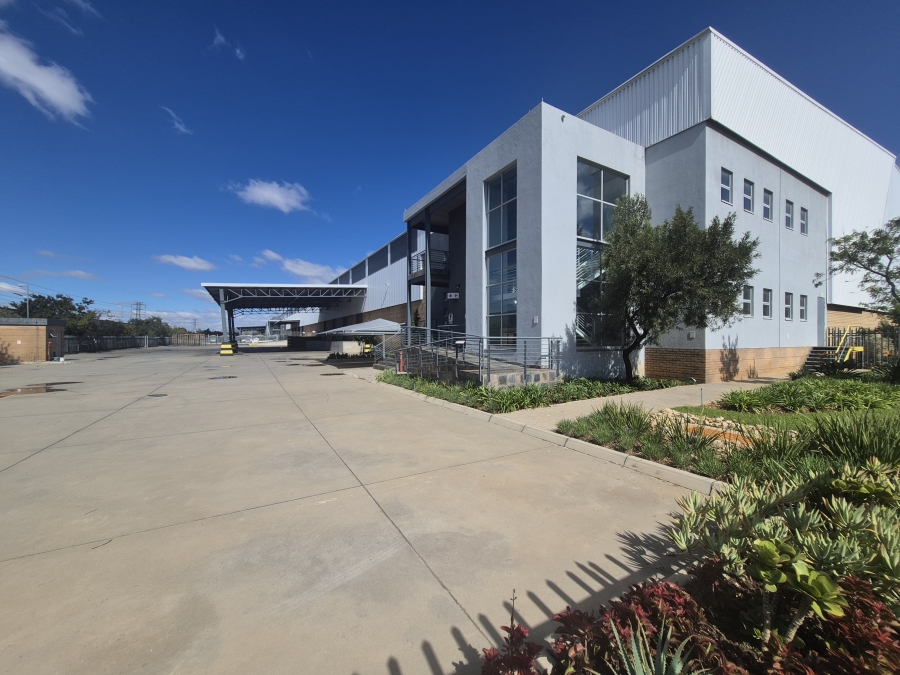 To Let Commercial Property for Rent in Gosforth Park Gauteng