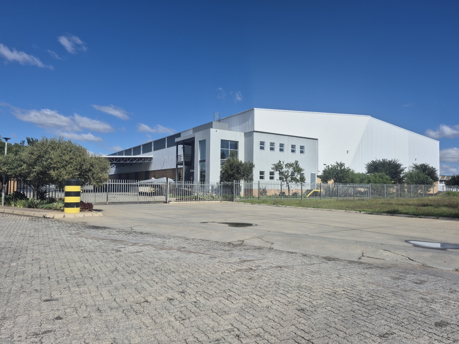 To Let Commercial Property for Rent in Gosforth Park Gauteng