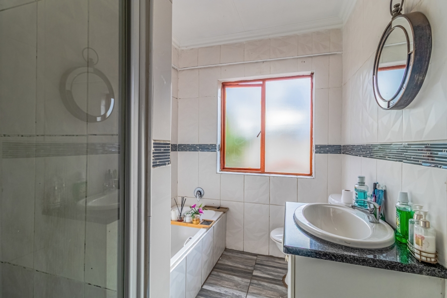 2 Bedroom Property for Sale in Ruimsig Gauteng