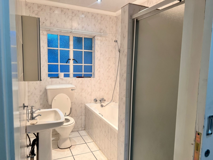 2 Bedroom Property for Sale in Brackenhurst Gauteng