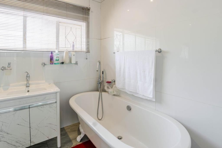 4 Bedroom Property for Sale in Meadowbrook Gauteng