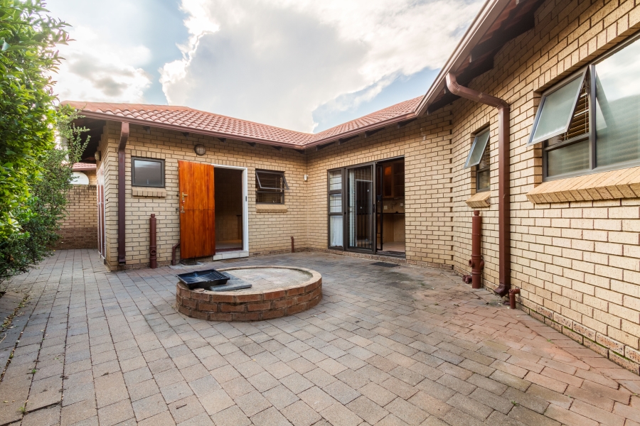 3 Bedroom Property for Sale in Equestria Gauteng