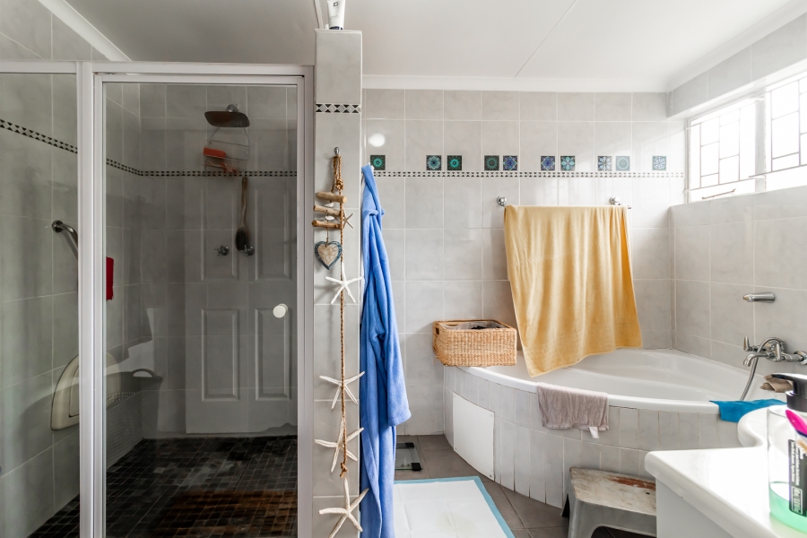 3 Bedroom Property for Sale in Waverley Gauteng