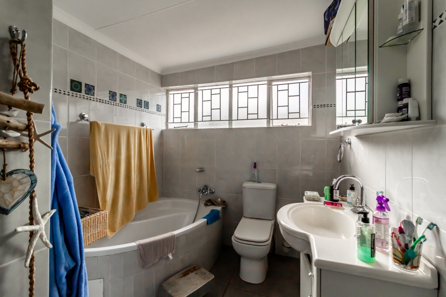 3 Bedroom Property for Sale in Waverley Gauteng