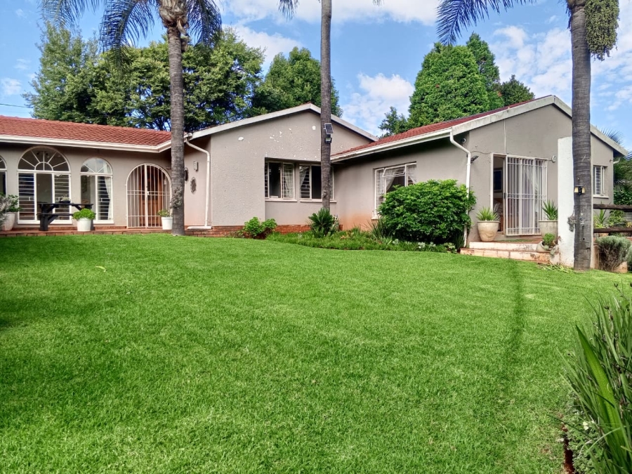 4 Bedroom Property for Sale in Weltevreden Park Gauteng