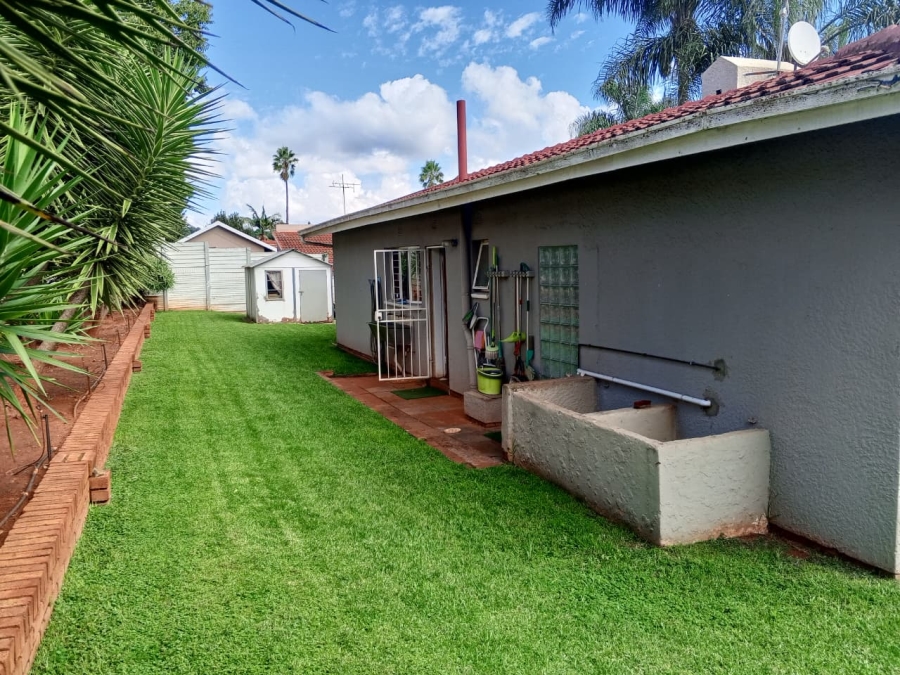 4 Bedroom Property for Sale in Weltevreden Park Gauteng
