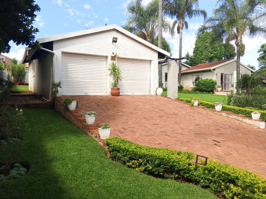4 Bedroom Property for Sale in Weltevreden Park Gauteng