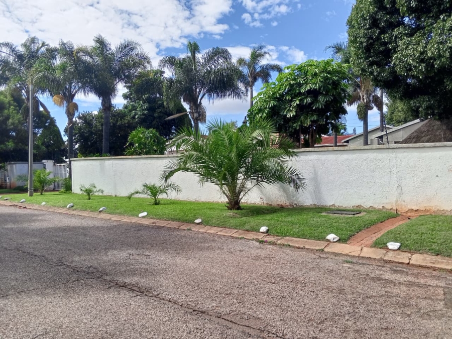 4 Bedroom Property for Sale in Weltevreden Park Gauteng