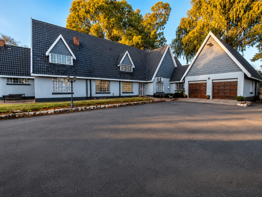 5 Bedroom Property for Sale in Three Rivers Proper Gauteng