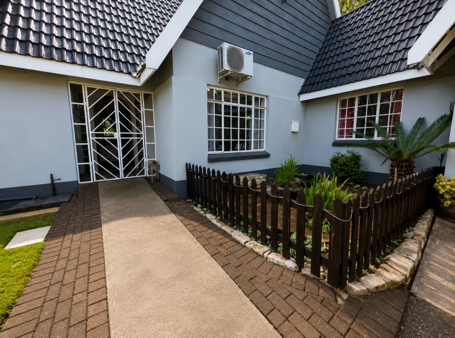 5 Bedroom Property for Sale in Three Rivers Proper Gauteng