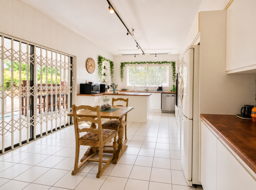 5 Bedroom Property for Sale in Three Rivers Proper Gauteng