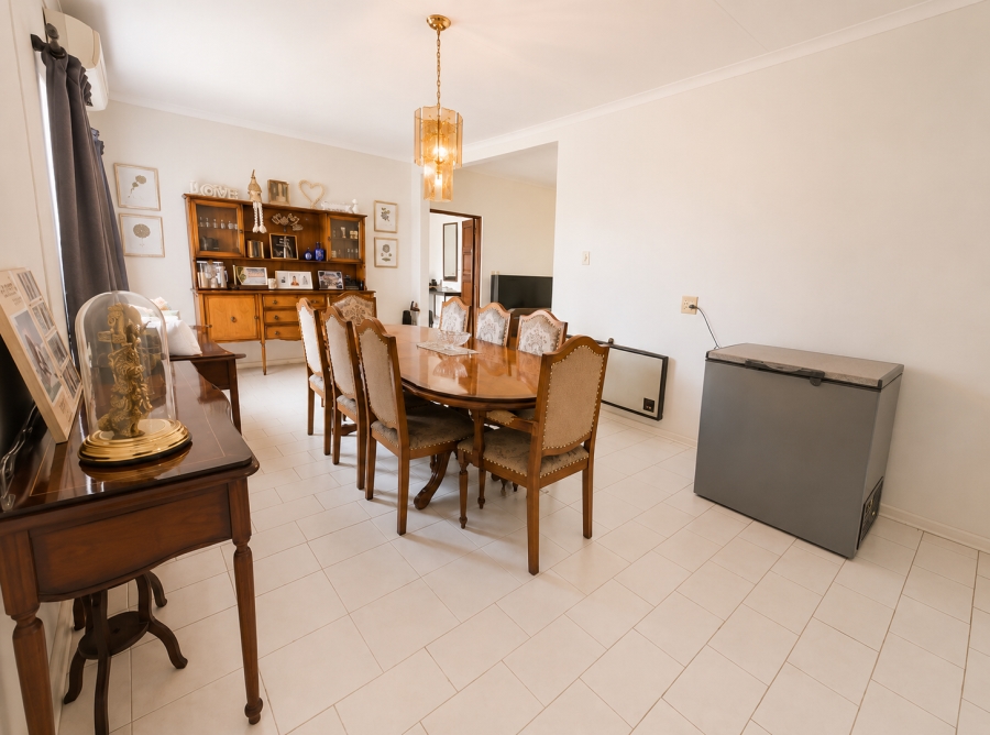 5 Bedroom Property for Sale in Three Rivers Proper Gauteng