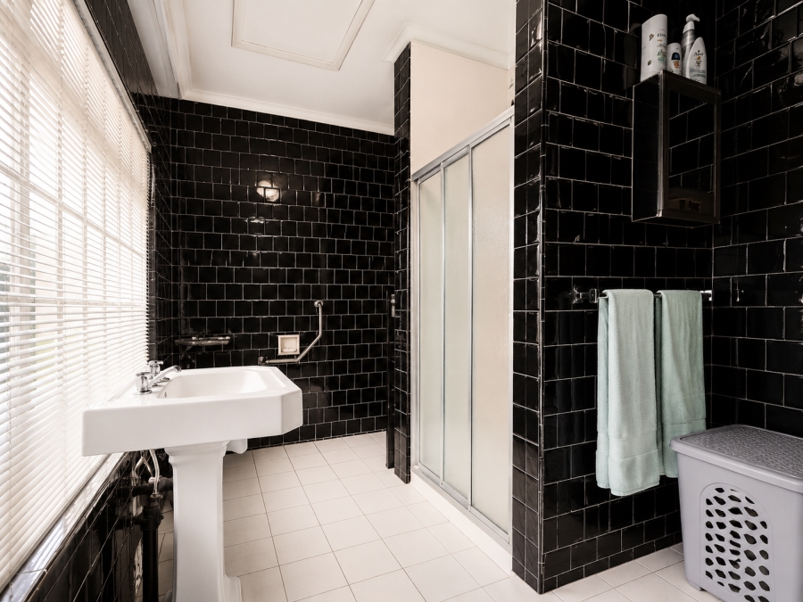 5 Bedroom Property for Sale in Three Rivers Proper Gauteng