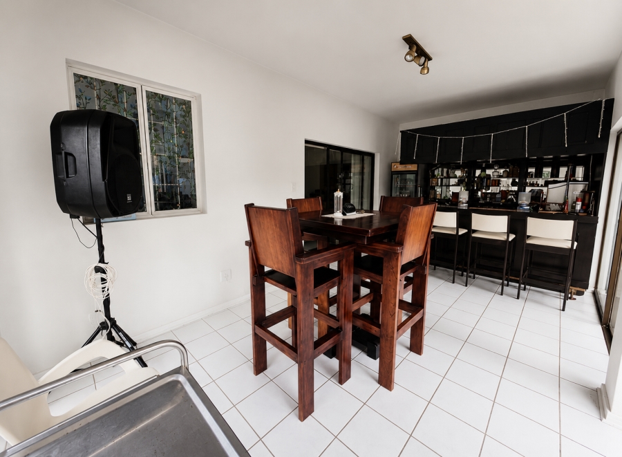 5 Bedroom Property for Sale in Three Rivers Proper Gauteng