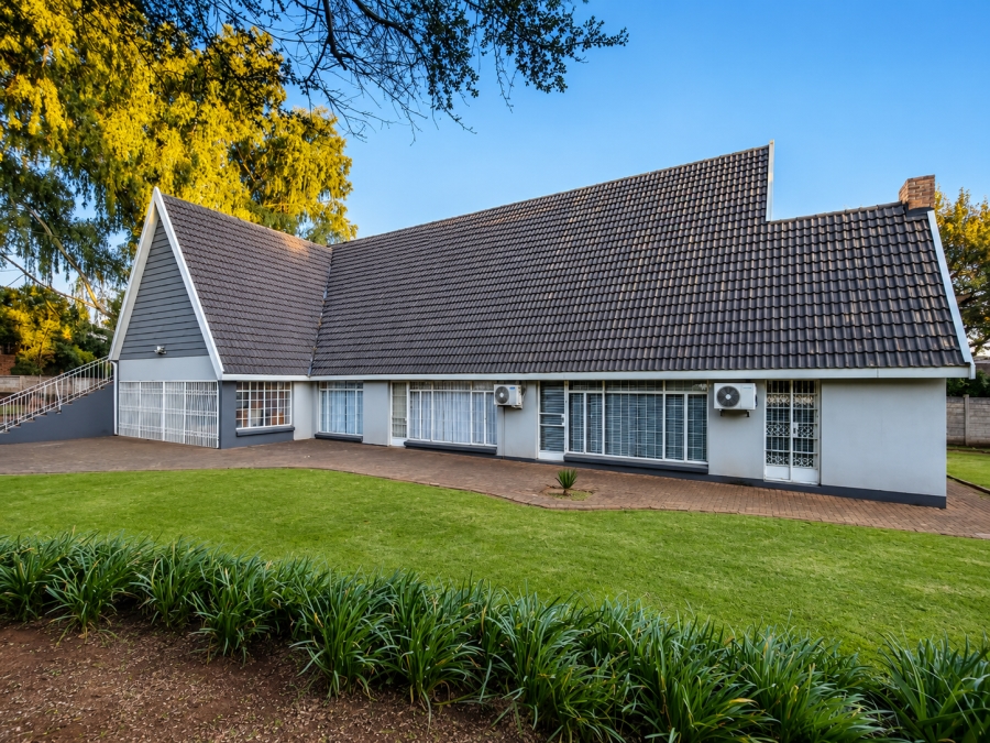 5 Bedroom Property for Sale in Three Rivers Proper Gauteng