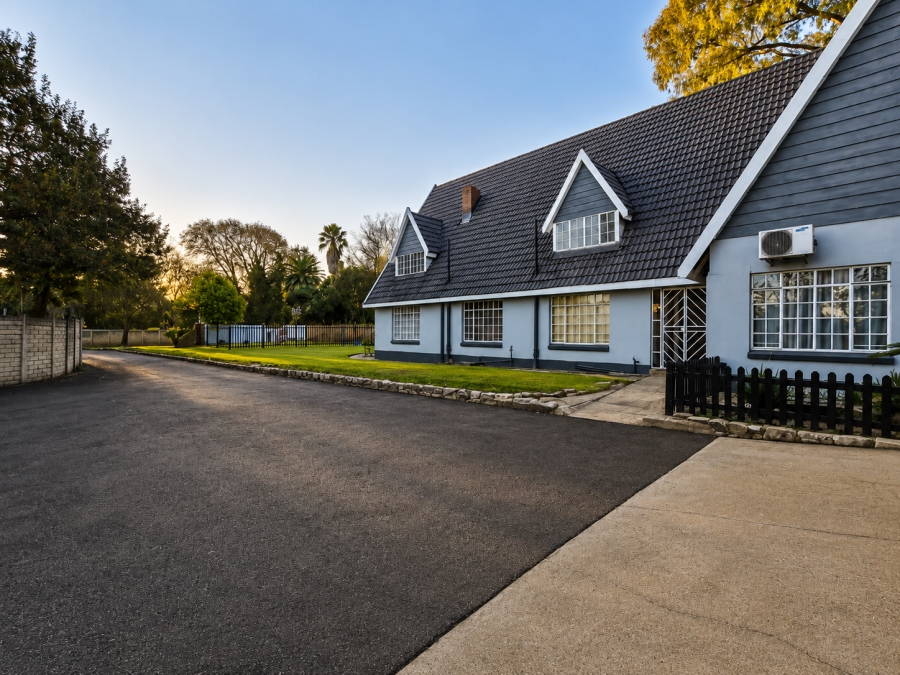 5 Bedroom Property for Sale in Three Rivers Proper Gauteng
