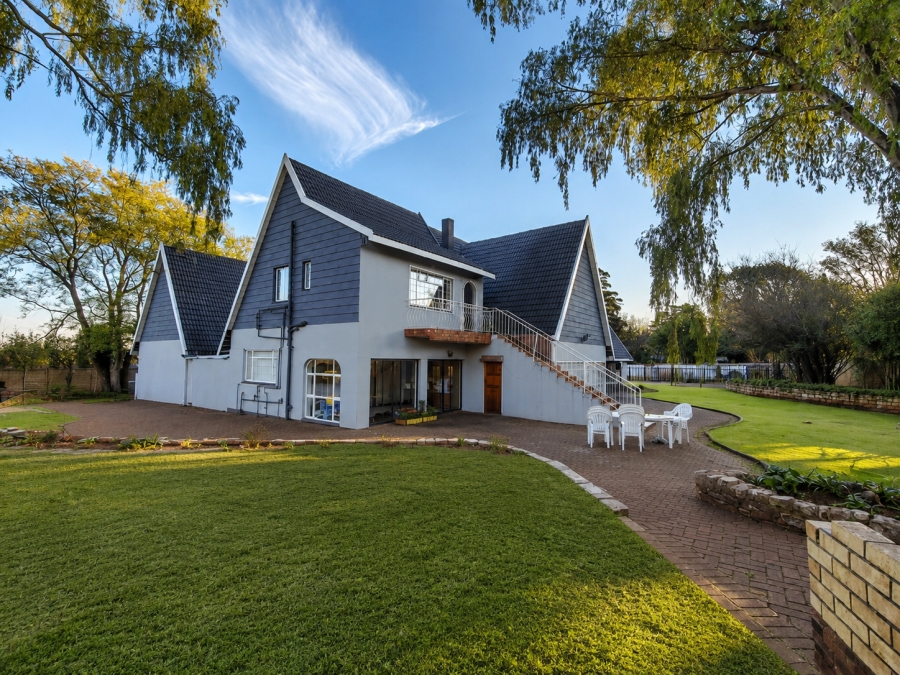 5 Bedroom Property for Sale in Three Rivers Proper Gauteng