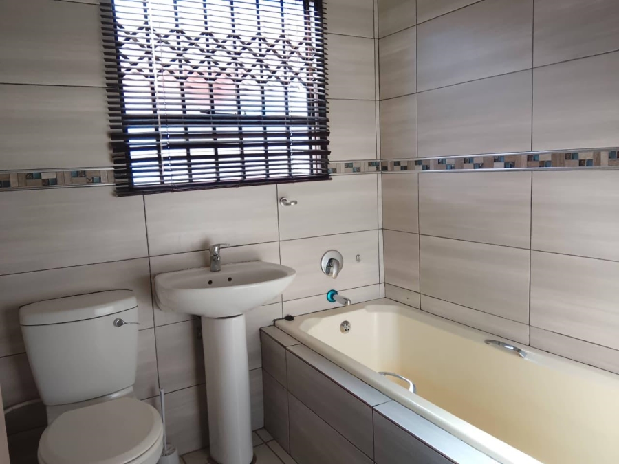2 Bedroom Property for Sale in Vanderbijlpark CE 4 Gauteng
