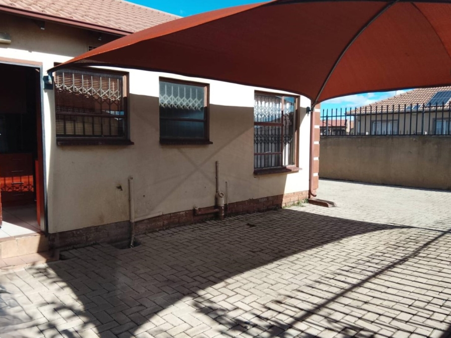 2 Bedroom Property for Sale in Vanderbijlpark CE 4 Gauteng
