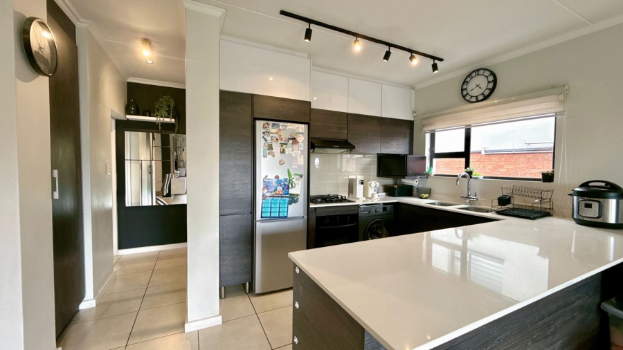 2 Bedroom Property for Sale in Oakdene Gauteng