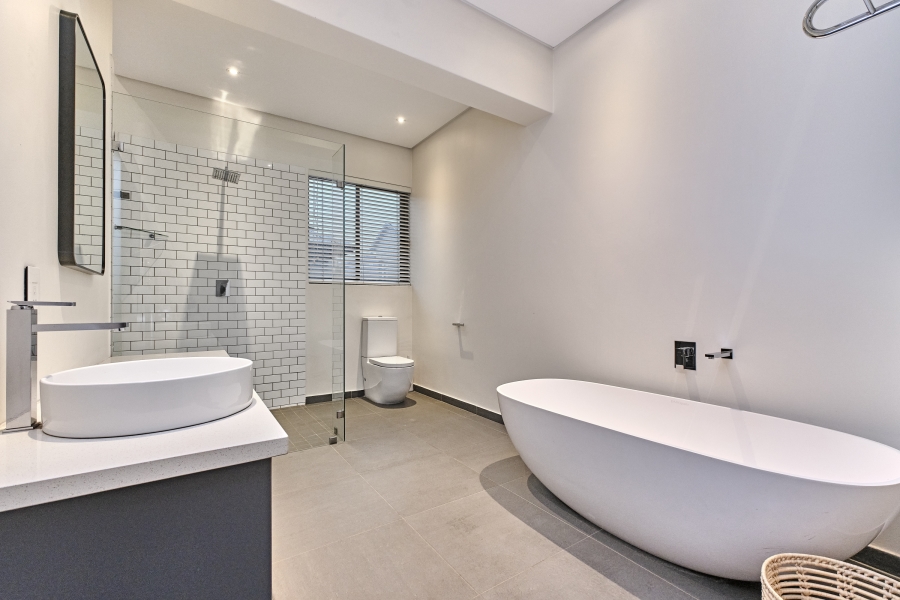 To Let 4 Bedroom Property for Rent in Waterfall Country Village Gauteng